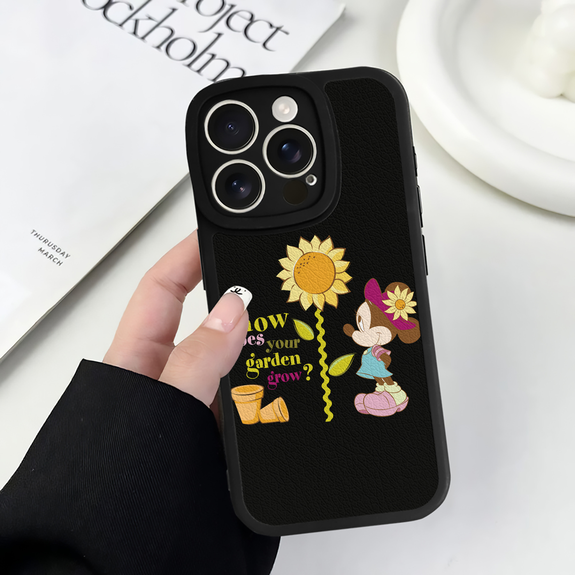 （画像用） ミッキーマウス Mickey Mouse 【iPhone 16シリーズ対応】シリコンスマホケース（レザー調） 材質：シリコン